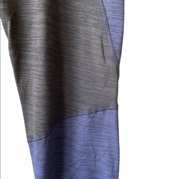 Outdoor Voices TechSweat Colorblock Gray Blue 3/4 Leggins Size M - Picture 9 of 10